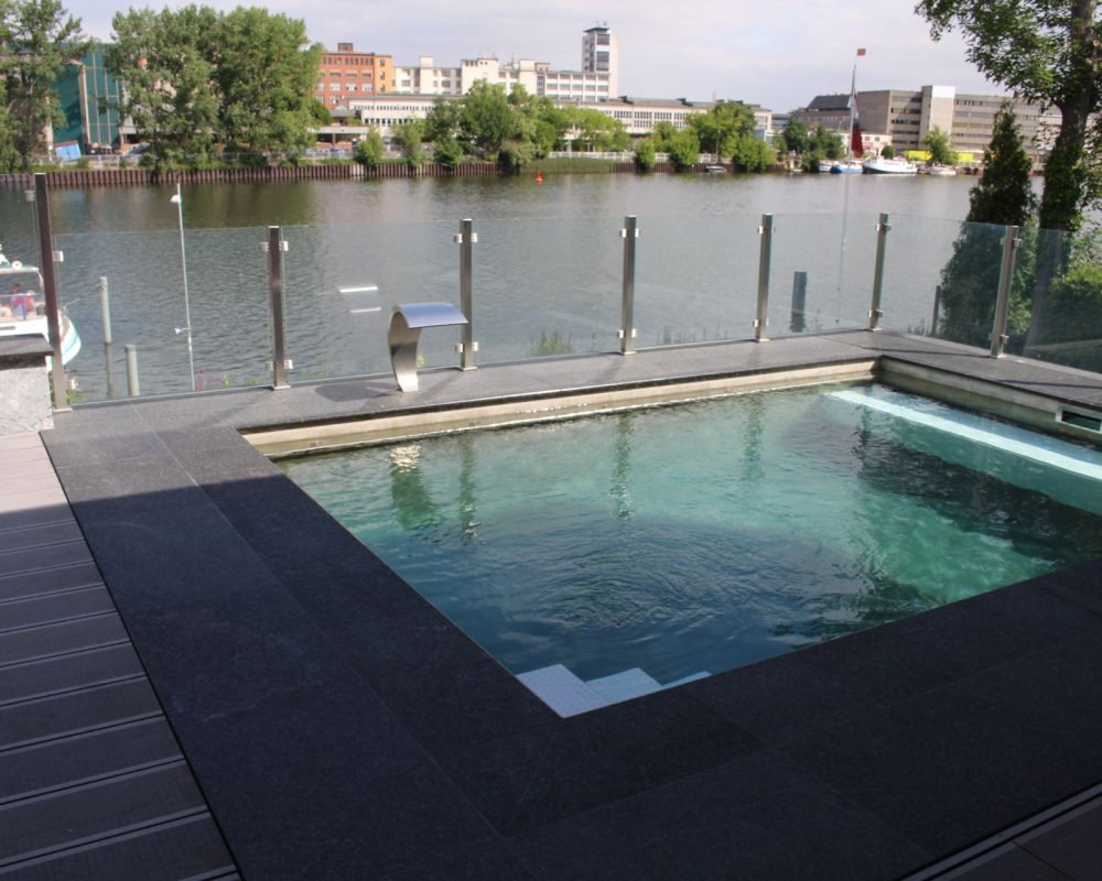 Poolbecken mit Gegenstromanlage in Berlin 1